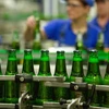 Dây chuyền sản xuất của hãng bia Carlsberg tại Saint Petersburg. (Nguồn: Bloomberg)