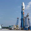 Tên lửa đẩy Soyuz 2.1b mang theo tàu thăm dò Mặt Trăng Luna-25 đặt trên bệ phóng tại sân bay vũ trụ Vostochny, Nga. (Ảnh: AFP/TTXVN)