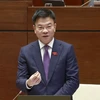 Bộ trưởng Bộ Tư pháp Lê Thành Long trả lời chất vấn. (Ảnh: Doãn Tấn/TTXVN)