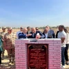 Bộ trưởng Cung ứng và Thương mại Nội địa của Ai Cập đặt viên gạch nền móng xây dựng kho lương thực chiến lược ở tỉnh Luxor. (Nguồn: The Star)