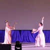 Tiết mục múa "Tình hữu nghị Thái Lan-Việt Nam" các sinh viên Việt Nam biểu diễn. (Ảnh: Xuân Khu/TTXVN)