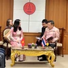 Thứ trưởng Bộ Ngoại giao, Chủ nhiệm Ủy ban Nhà nước về người Việt Nam ở nước ngoài Lê Thị Thu Hằng trong cuộc gặp Tỉnh trưởng tỉnh Udon Thani Wanchai Kongkasem. (Ảnh: Đỗ Sinh/TTXVN)