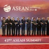 Lãnh đạo các quốc gia ASEAN chụp ảnh tại Lễ Khai mạc Hội nghị Cấp cao ASEAN lần thứ 43. (Ảnh: THX/TTXVN)