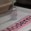 Vaccine Spikevax ngừa Covid-19 của Moderna. (Ảnh: AFP/TTXVN)