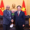 Ông Nguyễn Xuân Thắng tiếp ông Shantung Chakrabortty, Giám đốc Quốc gia Ngân hàng Phát triển châu Á tại Việt Nam. (Ảnh: Văn Điệp/TTXVN)