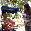 Phó Chủ tịch nước Võ Thị Ánh Xuân thăm hỏi, tặng quà cho đối tượng được chăm sóc tại Trung tâm Bảo trợ Xã hội tỉnh Đắk Lắk. (Ảnh: Tuấn Anh/TTXVN)