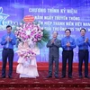 Ban Bí thư Trung ương Đoàn tặng hoa các thế hệ lãnh đạo Trung ương Hội Liên hiệp Thanh niên Việt Nam qua các thời kỳ. (Ảnh: Minh Đức/TTXVN)