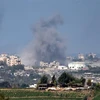 Khói bốc lên sau cuộc không kích của Israel xuống Dải Gaza. (Ảnh: THX/TTXVN)