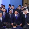 Chủ tịch nước Võ Văn Thưởng, Chủ tịch Trung Quốc Tập Cận Bình và lãnh đạo các nước đến dự Lễ Khai mạc Diễn đàn Cấp cao Hợp tác Quốc tế "Vành đai và Con đường" lần thứ ba . (Ảnh: Thống Nhất/TTXVN)