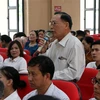 Cử tri thành phố Hải Dương kiến nghị nhiều vấn đề về phòng, chống tham nhũng với các đại biểu Quốc hội. (Ảnh: Mạnh Tú/TTXVN)