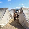 Khu trại tạm dành cho người dân phải rời bỏ nhà cửa do xung đột tại Khan Younis, Dải Gaza. (Ảnh: THX/TTXVN)