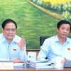 Thủ tướng Phạm Minh Chính, đại biểu Quốc hội thành phố Cần Thơ, thảo luận ở tổ. (Ảnh: Phương Hoa/TTXVN)