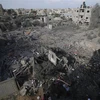 Tòa nhà bị phá hủy sau một cuộc không kích của Israel xuống thành phố Khan Younis ở Dải Gaza. Ảnh: THX/TTXVN)
