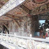 Các mảnh sành được ốp vào tất cả công trình kiến trúc của chùa Linh Phước. (Ảnh: Nguyễn Dũng/TTXVN) 