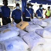 Hải quân Sri Lanka trưng bày số heroin thu giữ trên một tàu đánh cá tại khu vực ngoài khơi Colombo, ngày 25/1/2022. (Ảnh: AFP/TTXVN)