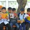 Người Việt không chỉ coi trọng việc đọc sách, xem đó là nguồn bổ sung kiến thức quan trọng cho học tập và nghiên cứu, mà còn hết sức hiếu học. (Ảnh: Minh Đức/TTXVN)