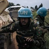 Binh sỹ thuộc Phái bộ Gìn giữ hòa bình Liên hợp quốc (MONUSCO) tuần tra tại Dhedja, Cộng hòa Dân chủ Congo. (Ảnh: AFP/TTXVN)