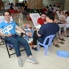 Thanh niên TTXVN khu vực miền Trung-Tây Nguyên tham gia hiến máu. (Ảnh: Văn Dũng/TTXVN)
