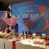 Sản phẩm của Việt Nam giới thiệu tại sự kiện. (Ảnh: Hương Giang/TTXVN)