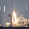 Tên lửa đẩy Atlas V mang theo tàu vũ trụ CST-100 Starliner của Hãng Boeing rời bệ phóng tại Trạm không quân Mũi Canaveral ở Florida, Mỹ ngày 19/5/2022. (Ảnh: AFP/TTXVN)