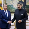 Tổng thống Venezuela Nicolas Maduro (phải) tiếp Ngoại trưởng Nga Sergei Lavrov tại cuộc gặp ở Caracas. (Ảnh: AFP/TTXVN)