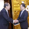 Phó Thủ tướng Trần Lưu Quang và ông Tan See Leng, Bộ trưởng thứ hai Bộ Công Thương Singapore. (Ảnh: Doãn Tấn/TTXVN)