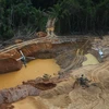 Một trại khai thác vàng trái phép tại đại bàn của người da đỏ bản địa Yanomami ở Brazil. (Nguồn: AP)