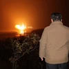 Nhà lãnh đạo Triều Tiên Kim Jong-un thị sát vụ phóng vệ tinh trinh sát “Malligyong-1” tại Bãi phóng vệ tinh Sohae ở Tongchang-ri, ngày 21/11/2023. (Ảnh: YONHAP/TTXVN)