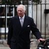 Vua Charles III xuất viện sau phẫu thuật điều trị chứng phì đại tuyến tiền liệt tại một bệnh viện ở London. (Ảnh: AFP/TTXVN)