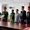 Cơ quan điều tra tống đạt Quyết định khởi tố cho Trần Kỳ Hình, cựu Cục trưởng Cục Đăng kiểm Việt Nam. (Ảnh: TTXVN phát)