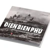 Bìa cuốn “Điện Biên Phủ - Những khoảnh khắc từ lịch sử.” (Ảnh: Vietnam+)