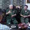 Cựu lực lượng thanh niên xung phong tỉnh Quảng Bình ôn lại kỷ niệm mở đường 20 Quyết Thắng 65 năm về trước. (Ảnh: Tá Chuyên/TTXVN)