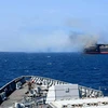 Con tàu bị lực lượng Houthi tấn công trên Vịnh Aden, ngày 6/3. (Ảnh: AFP/TTXVN)