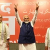 Thủ tướng Ấn Độ Narendra Modi (giữa) cùng các lãnh đạo Liên minh Dân chủ quốc gia (NDA) do đảng Nhân dân Ấn Độ (BJP) đứng đầu, mừng chiến thắng của NDA tại New Delhi. (Ảnh: AA/TTXVN)