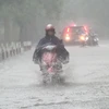 Mưa lớn làm một số tuyến đường trong khuôn viên Đại học Quốc gia Hà Nội, quận Cầu Giấy bị ngập úng. (Ảnh: TTXVN phát)