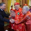 Chủ tịch nước Tô Lâm với người cao tuổi tiêu biểu. (Ảnh: Nhan Sáng/TTXVN)