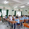 Thí sinh chuẩn bị thi môn Ngữ văn tại điểm thi Trường THCS Lê Quý Đôn (thành phố Thủ Đức). (Ảnh: Thu Hoài/TTXVN)
