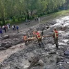 Lực lượng cứu hộ làm việc tại hiện trường trận lũ bùn ở vùng Nookat thuộc Osh Oblast, Kyrgyzstan. (Nguồn: Xinhua)