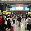 Cảnh đông đúc hành khách tại nhà ga ở Thiên Tân, Trung Quốc. (Ảnh: THX/TTXVN)