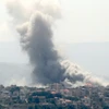 Khói bốc lên sau vụ không kích của Israel tại Yaroun, Liban, ngày 19/6. (Ảnh: THX/TTXVN)