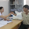 Bệnh nhận đến khám về các vấn đề huyết áp tại Bệnh viện đa khoa tỉnh Vĩnh Phúc. (Ảnh: Nguyễn Thảo/TTXVN)