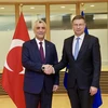 Phó Chủ tịch Điều hành Ủy ban châu Âu (EC) kiêm Ủy viên Thương mại Valdis Dombrovskis và Bộ trưởng Thương mại Thổ Nhĩ Kỳ Ömer Bolat. (Nguồn: X)