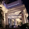 Khách sạn Grand Hyatt Erawan, nơi phát hiện 6 người thiệt mạng, tại Bangkok, Thái Lan. (Ảnh: Reuters/ TTXVN)