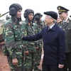 Tổng Bí thư Nguyễn Phú Trọng đến thăm, kiểm tra công tác huấn luyện, sẵn sàng chiến đấu của một số đơn vị tại Trường bắn Quốc gia khu vực 1, ngày 19/11/2017. (Ảnh: TTXVN phát)