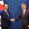 Thứ trưởng Ngoại giao thứ nhất Hàn Quốc Kim Hong-kyun (phải) và người đồng cấp Trung Quốc Mã Triêu Húc tại cuộc gặp ở Seoul. (Ảnh: Yonhap/TTXVN)