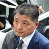 Ông Kim Beom-su, nhà sáng lập tập đoàn công nghệ Kakao Corp, tại Tòa án quận Nambu ở Seoul, Hàn Quốc. (Ảnh: Yonhap/TTXVN)