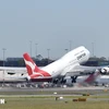 Máy bay của hãng hàng không Qantas Airways cất cánh từ sân bay Sydney, Australia. (Ảnh: AFP/TTXVN)