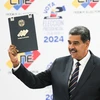 Tổng thống Venezuela Nicolas Maduro mừng chiến thắng sau khi kết quả bầu cử Tổng thống được Hội đồng Bầu cử quốc gia công bố. (Ảnh: AA/TTXVN)