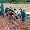 Các lực lượng cứu hộ trong và ngoài tỉnh đã tổ chức ứng phó, để tiếp cận tìm kiếm cứu nạn, cứu hộ. (Ảnh: TTXVN phát)