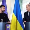 Tổng thống Ukraine Zelensky và Thủ tướng Đức Olaf Scholz. (Ảnh: Reuters)